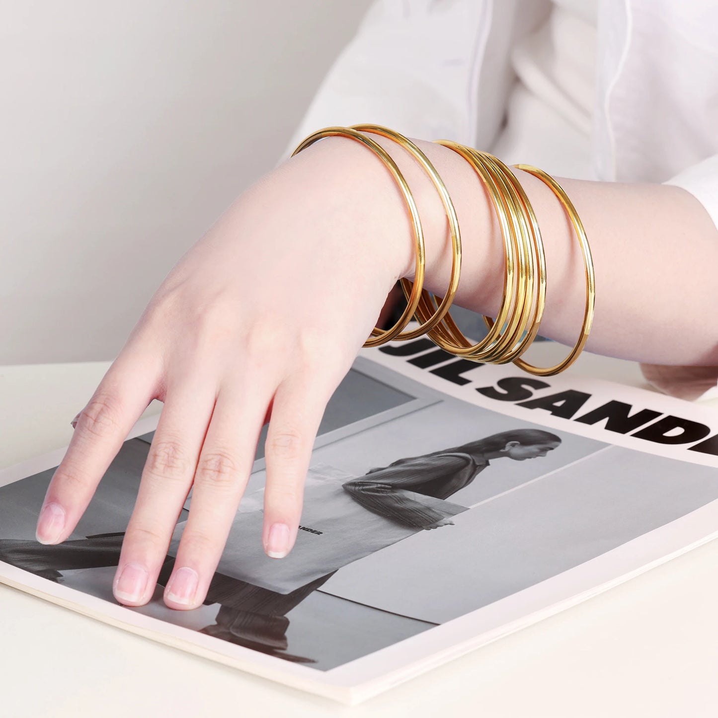 Fashionable Stainless-Steel Bracelet for Women – Round Minimalist Elegant Gold-Tone Bangle, Luxury Popular Jewelry Accessory