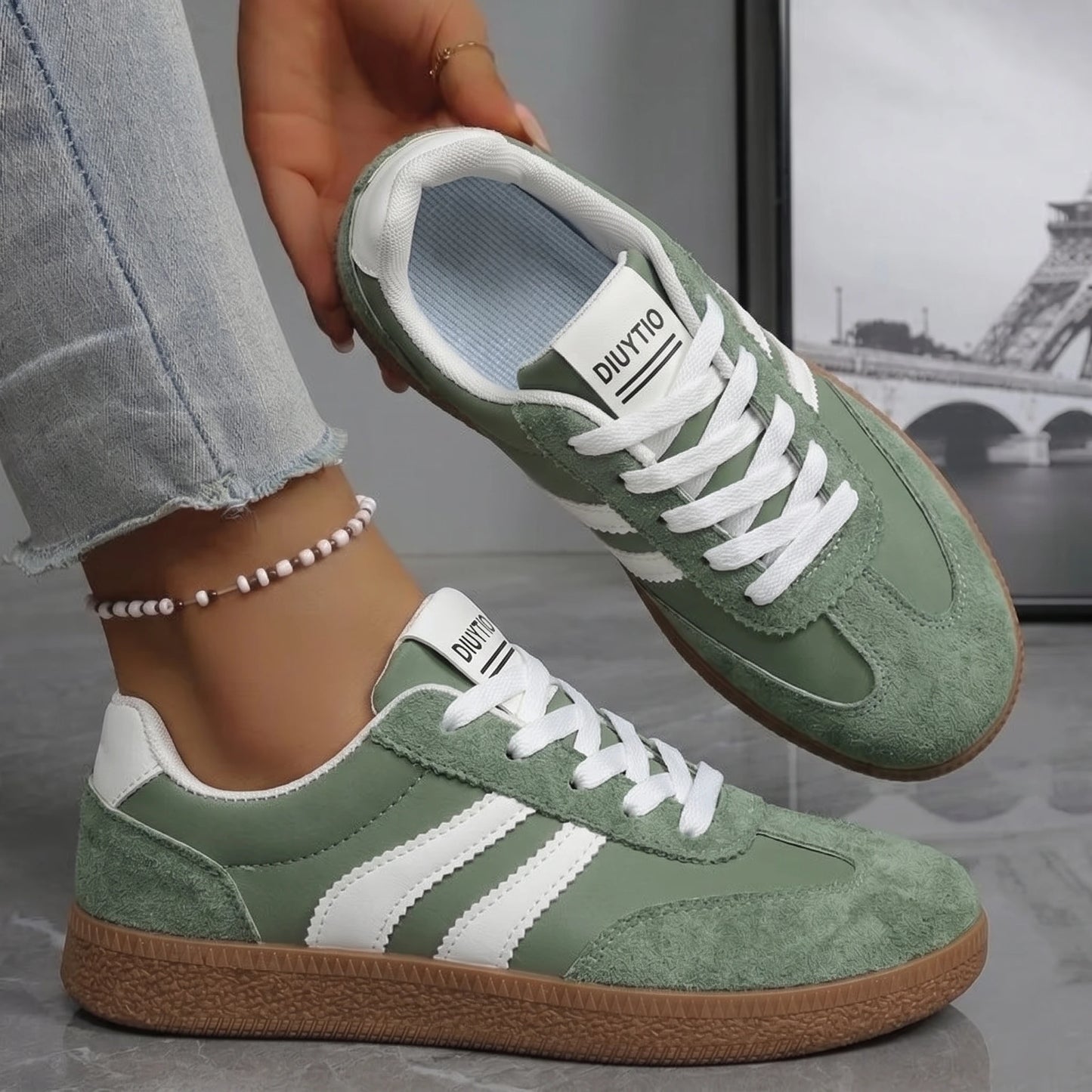 Men’s & Women’s Classic Retro Training Sneakers – Thick-Sole Lace-Up Casual Running Shoes for Everyday Comfort