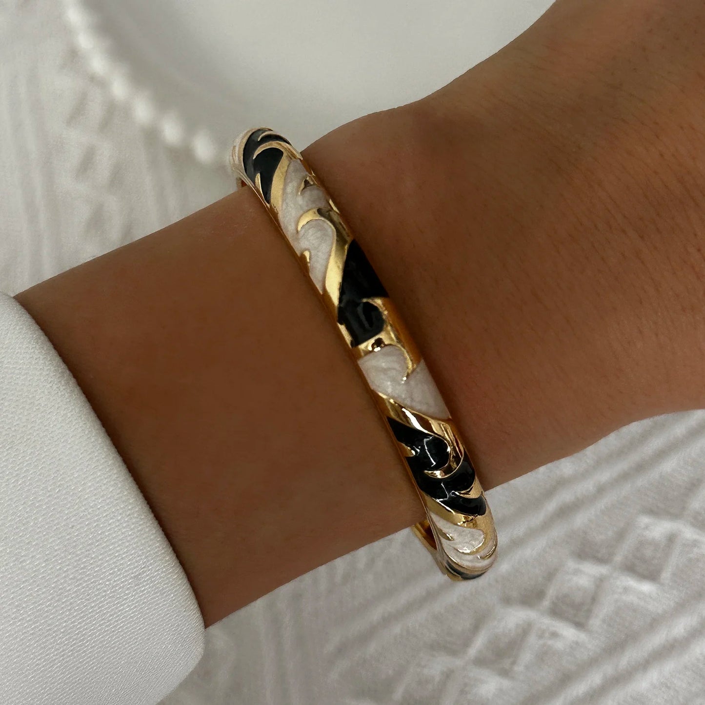 Elegant Enamel Flower Bracelet for Women – Retro Gold-Plated Evil Eye Floral Zircon Bangle, Vintage Party Jewelry