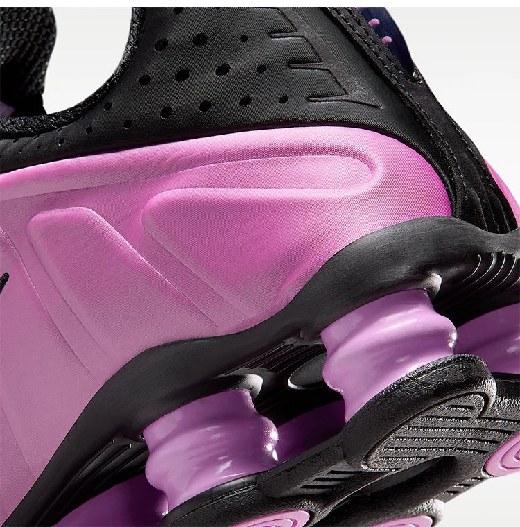 Nike Shox R4 Women’s Retro Sneakers