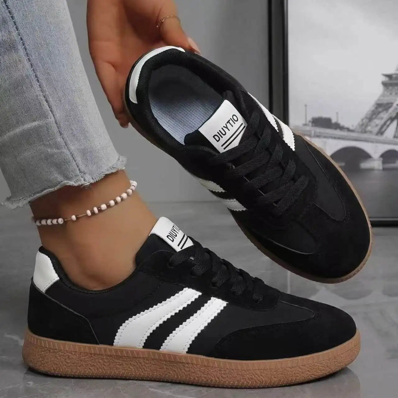 Men’s & Women’s Classic Retro Training Sneakers – Thick-Sole Lace-Up Casual Running Shoes for Everyday Comfort