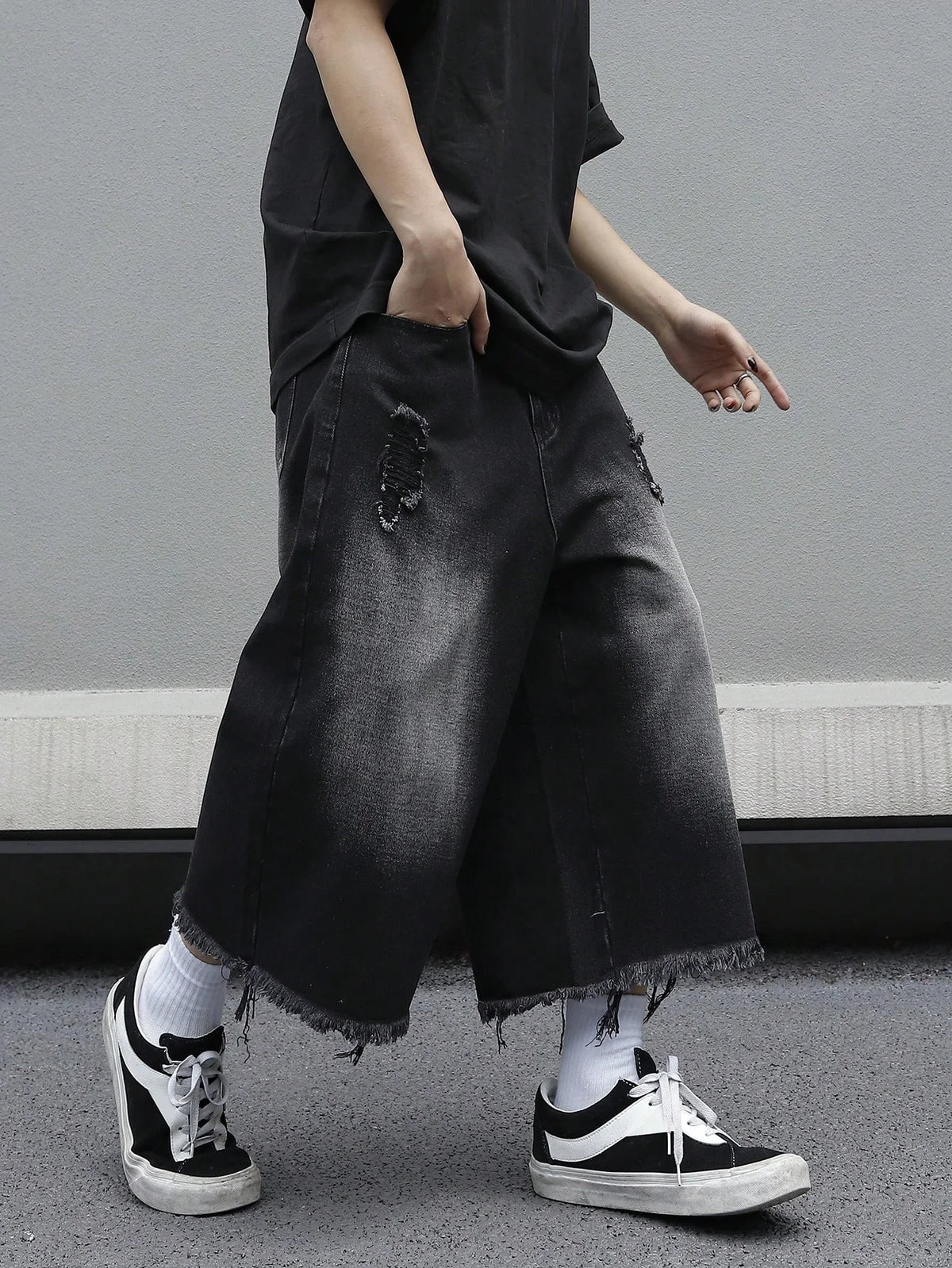 Men's Loose Ripped Denim Jeans 7 Point Calf Length Wide Leg Trousers Distressed Holes Frayed Hem Streetwear Casual Pants