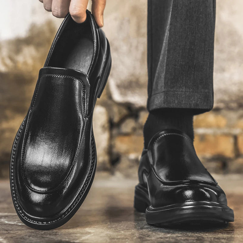 Men Vintage Burnished Leather Shoes 2026 Autumn New Trendy Low Top Slip On Casual Leather Shoes British Style Loafers For Men