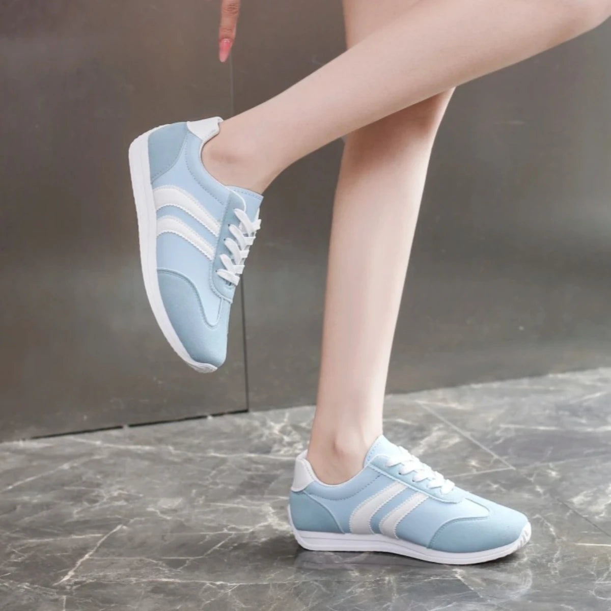 Women's Suede Casual Sneakers 2026 New Style Comfortable Non-slip Flat Lace-up Vulcanized Running Shoes Zapatos Mujer