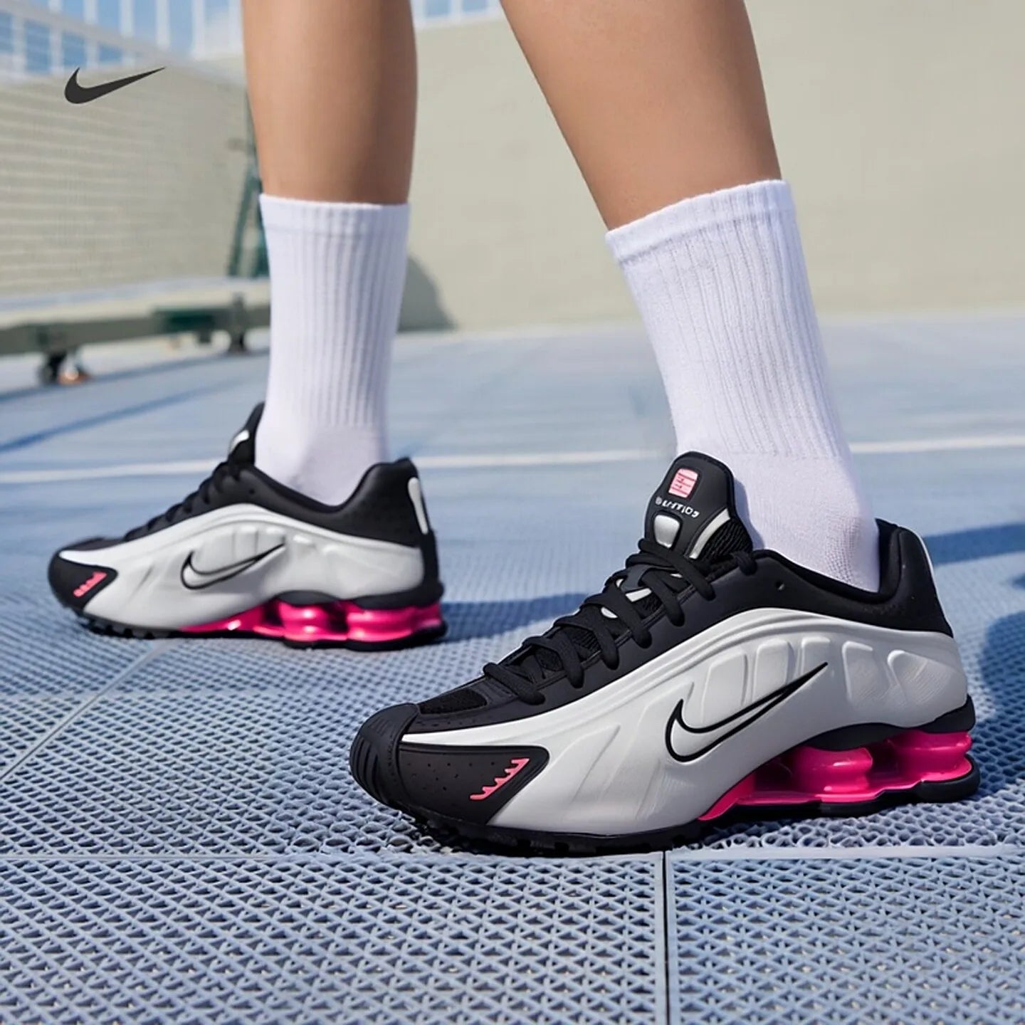 Nike Shox R4 Women’s Retro Sneakers