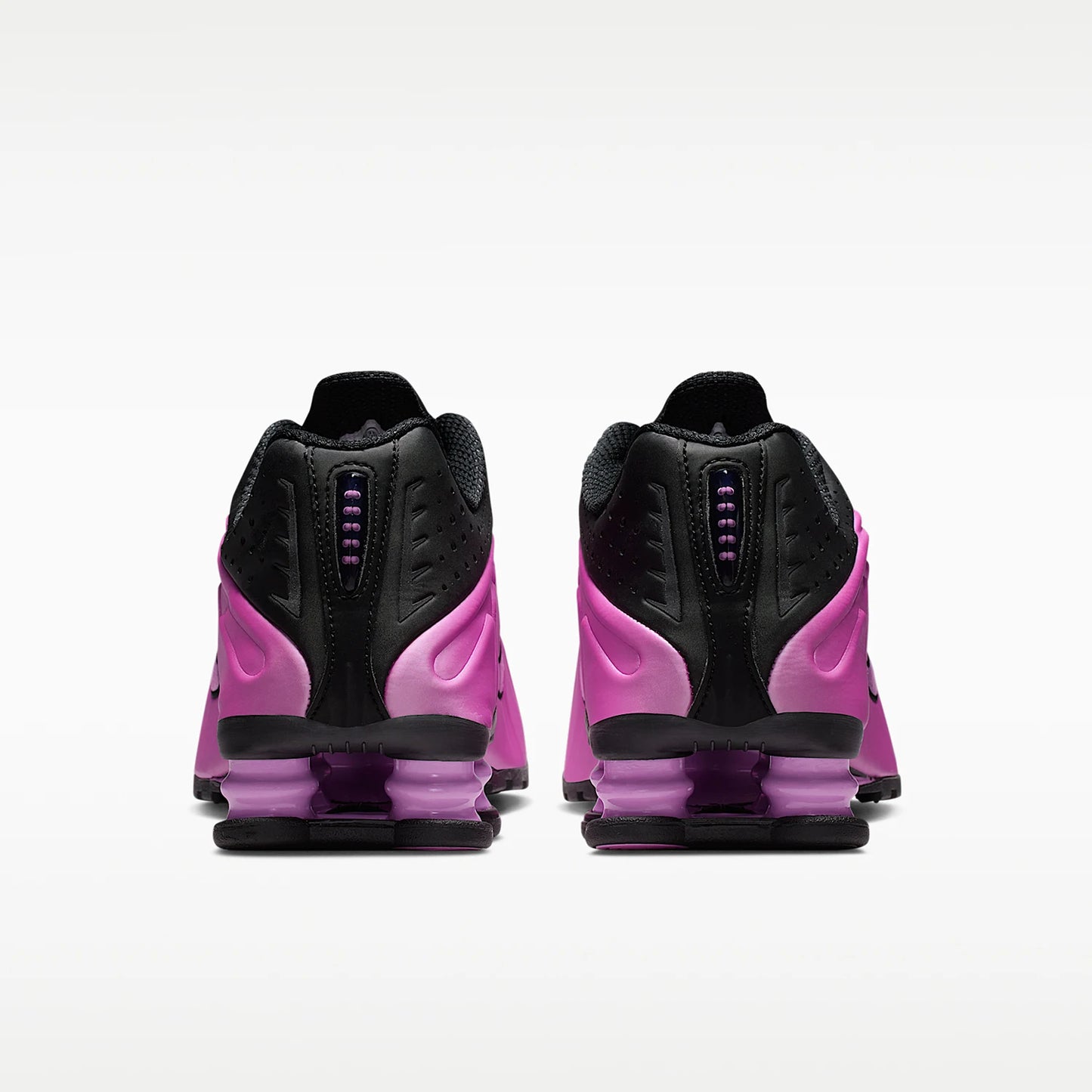 Nike Shox R4 Women’s Retro Sneakers