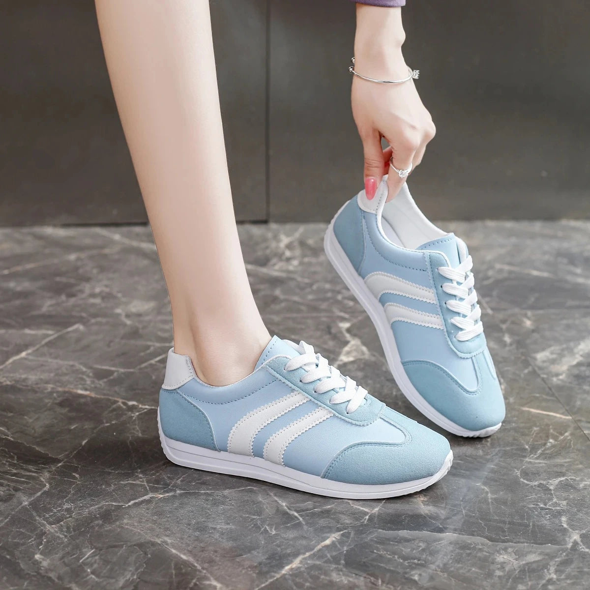 Women's Suede Casual Sneakers 2026 New Style Comfortable Non-slip Flat Lace-up Vulcanized Running Shoes Zapatos Mujer