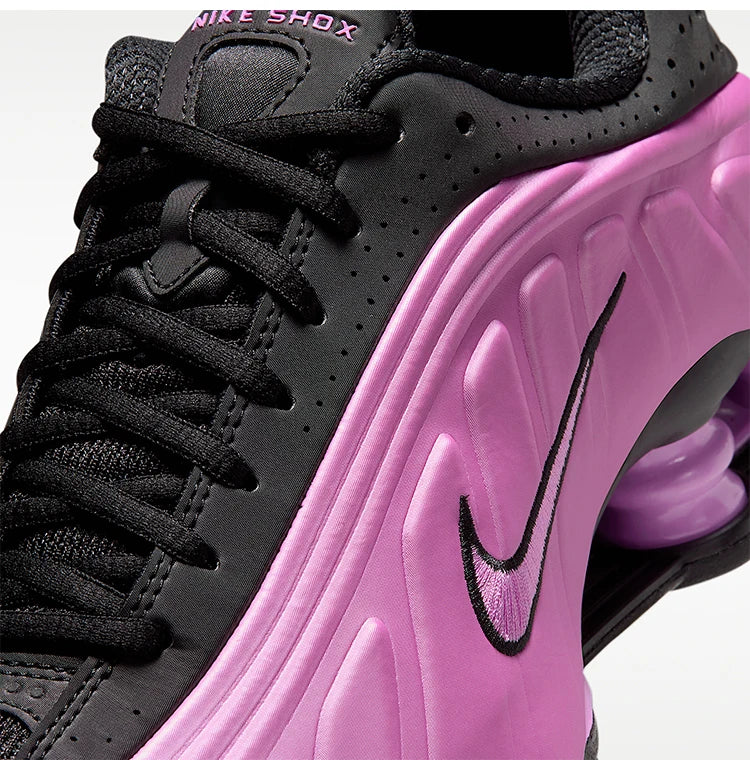 Nike Shox R4 Women’s Retro Sneakers