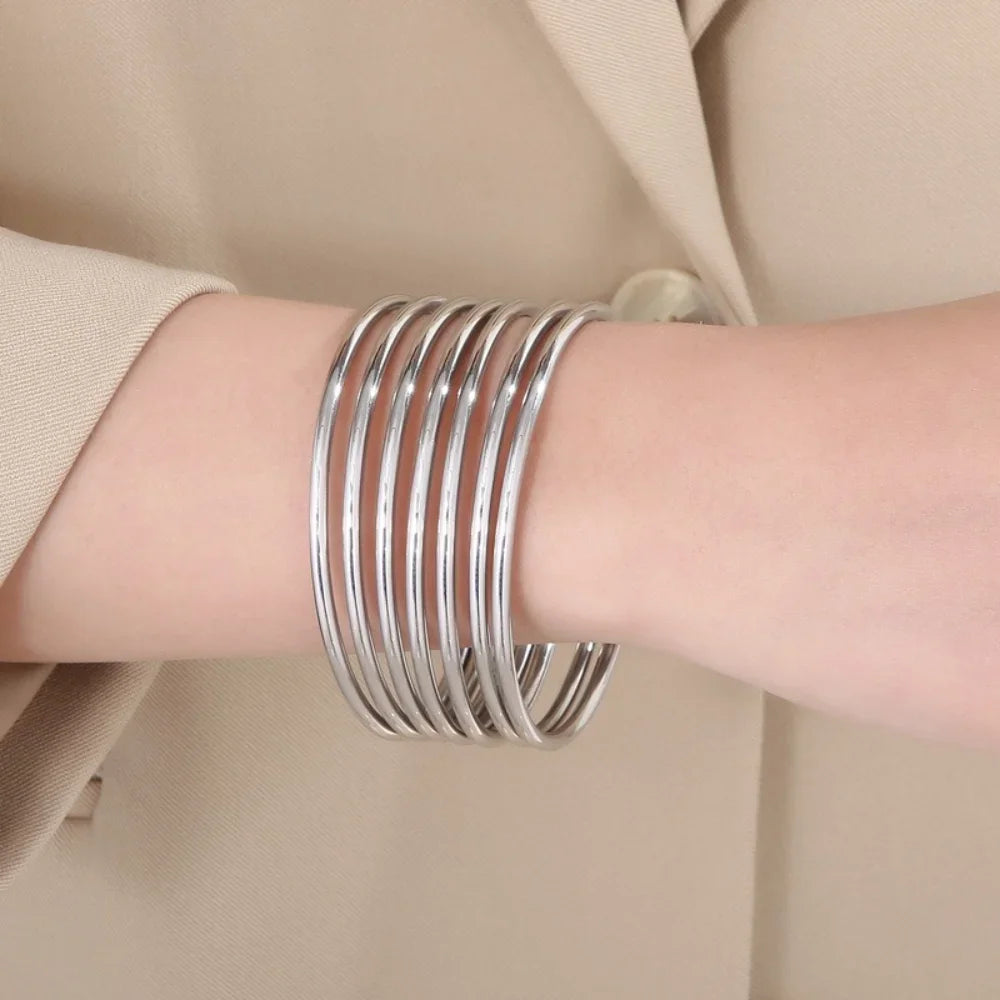 Fashionable Stainless-Steel Bracelet for Women – Round Minimalist Elegant Gold-Tone Bangle, Luxury Popular Jewelry Accessory