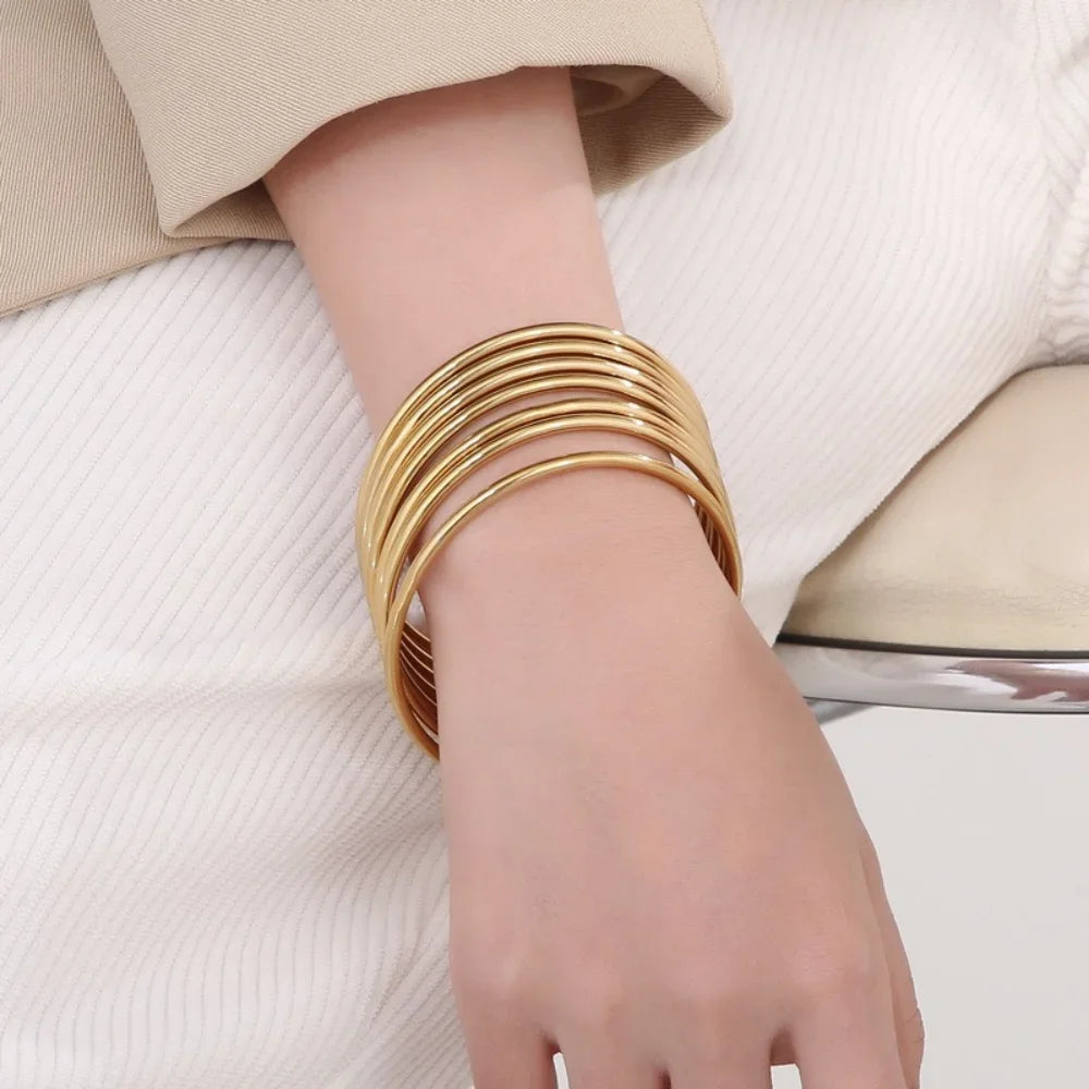 Fashionable Stainless-Steel Bracelet for Women – Round Minimalist Elegant Gold-Tone Bangle, Luxury Popular Jewelry Accessory